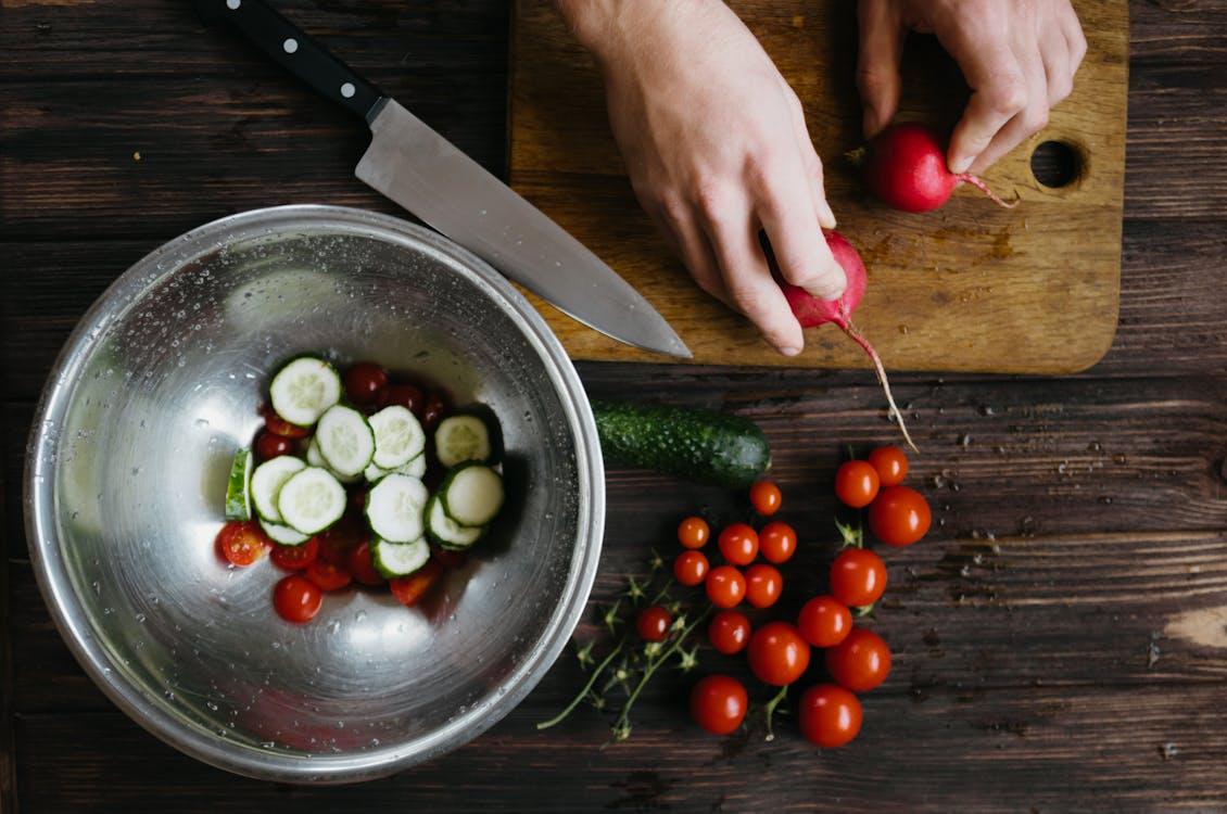 Kualitas dan Kekuatan: Pisau Dapur Set dengan Gagang Kayu