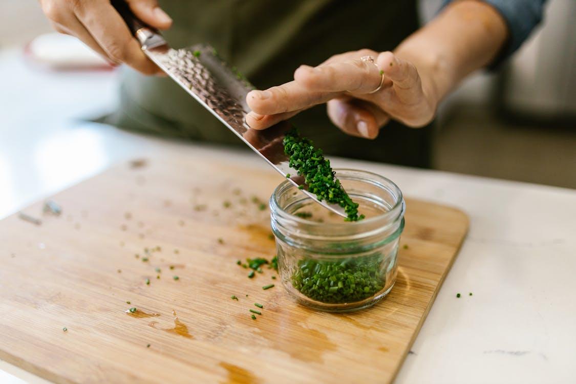 Pilihan Pisau Keramik untuk Potong Sayur