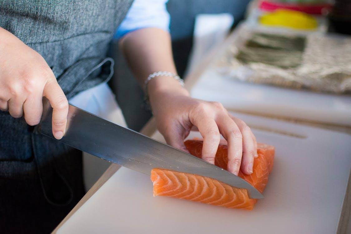 Keunggulan Pisau Santoku dengan Mata Bergaris