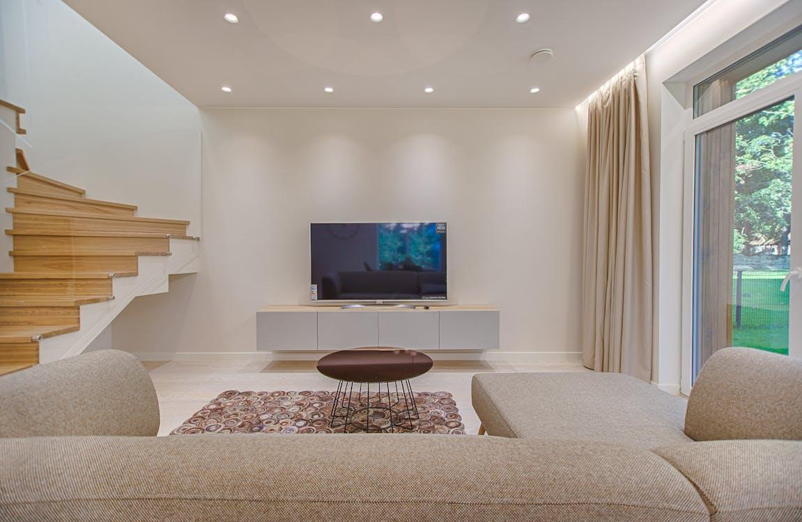 Membangun Sistem Suara Surround dengan TV LED untuk Home Theater